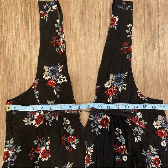 American Threads Low Cut Flowy Floral Dress - Size Small - Picture 16 of 16